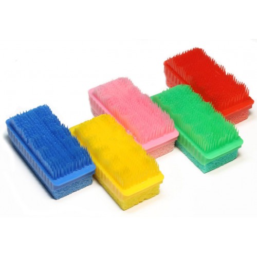 Пемза зі щіточкою кольорова